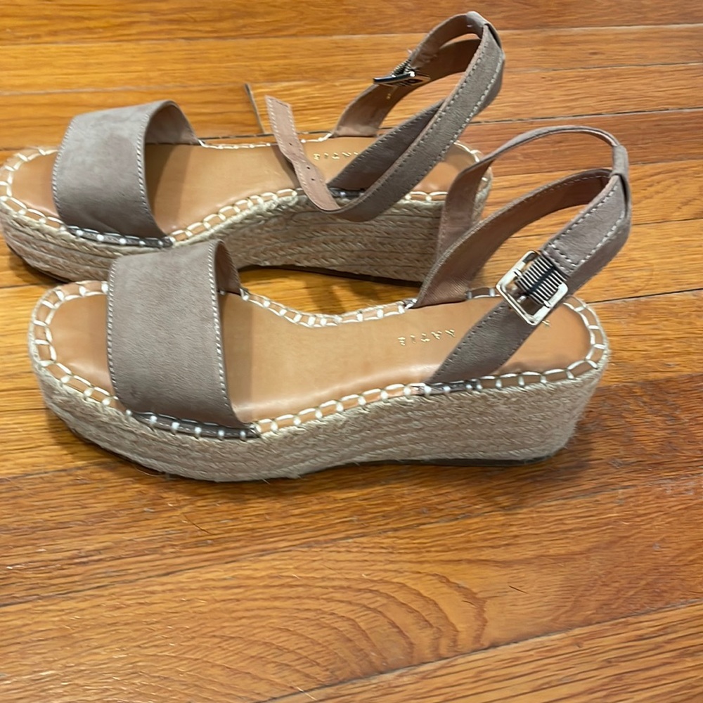 Kelly and Katie Tan Espadrille sandals size 7